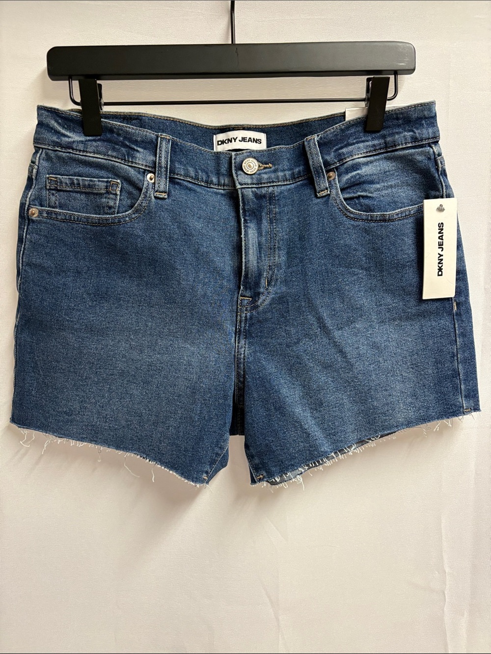 NWT DKNY Mid Rise Frayed Hem Relaxed Fit Denim Shorts Blue Size 29